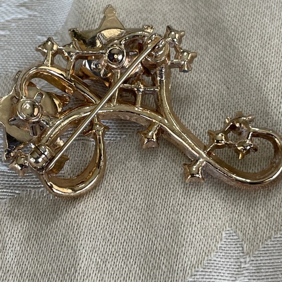 Intake RARE Trifari Brooch - Picture 6 of 6